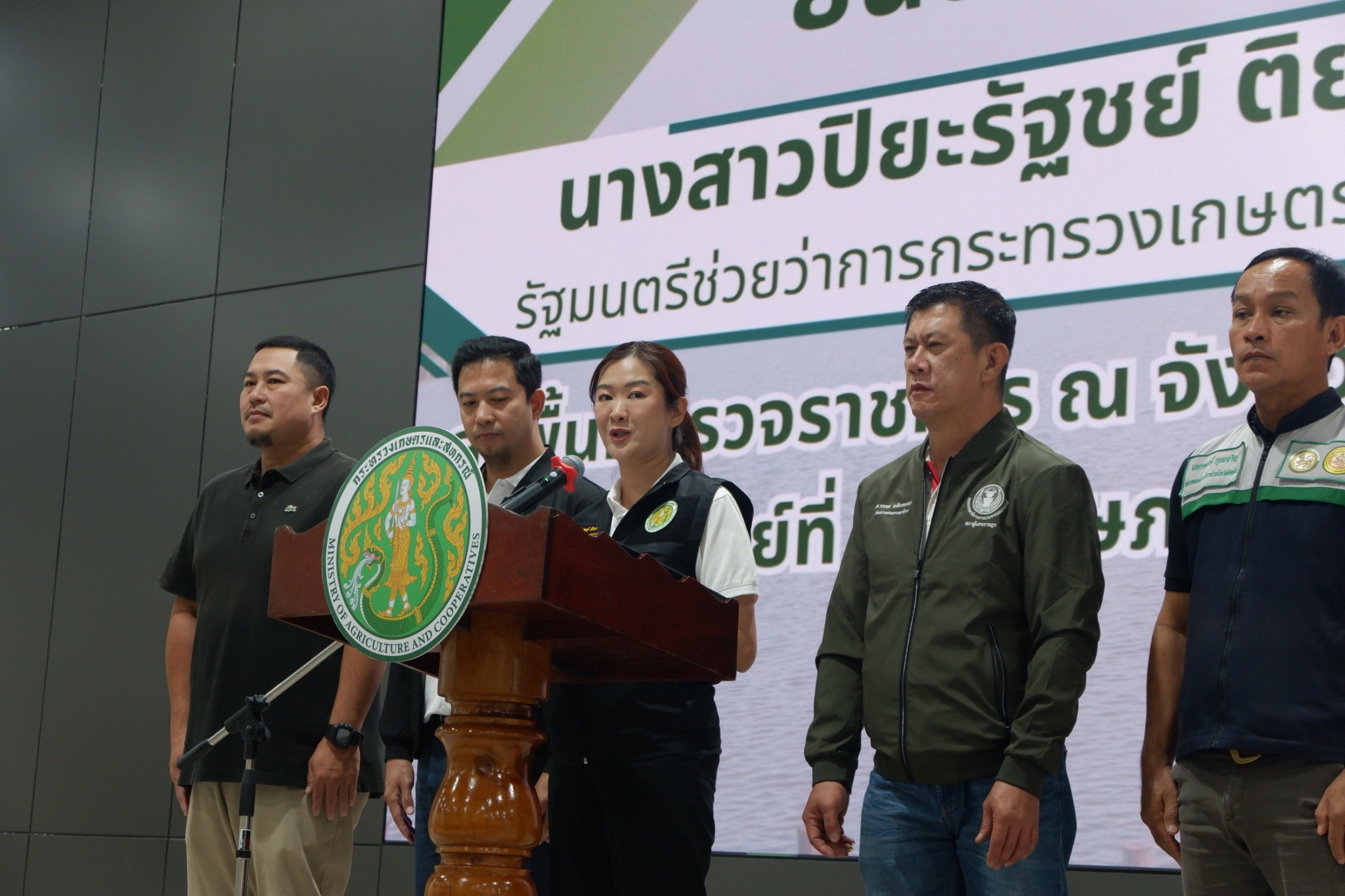 title - ส.ป.ก.พิษณุโลก มอบโฉนดเพื่อการเกษตร ในโอกาสที่รัฐมนตรีช่วยว่าการกระทรวงเกษตรและสหกรณ์ ลงพื้นที่ตรวจราชการในพื้นที่จังหวัดพิษณุโลก จุดที่ 1